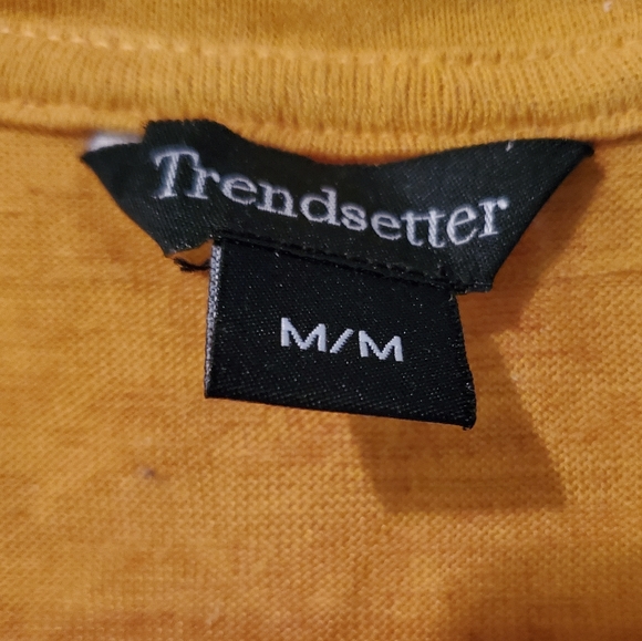 💛 Yellow shirt 💛 - Picture 3 of 3